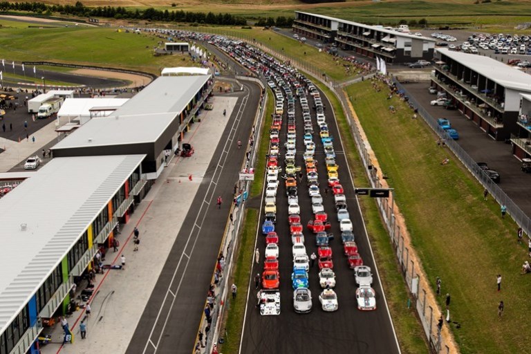 porsche-festival-record-of-402-porsche-cars-on-track-hampton-downs-nz-b-1